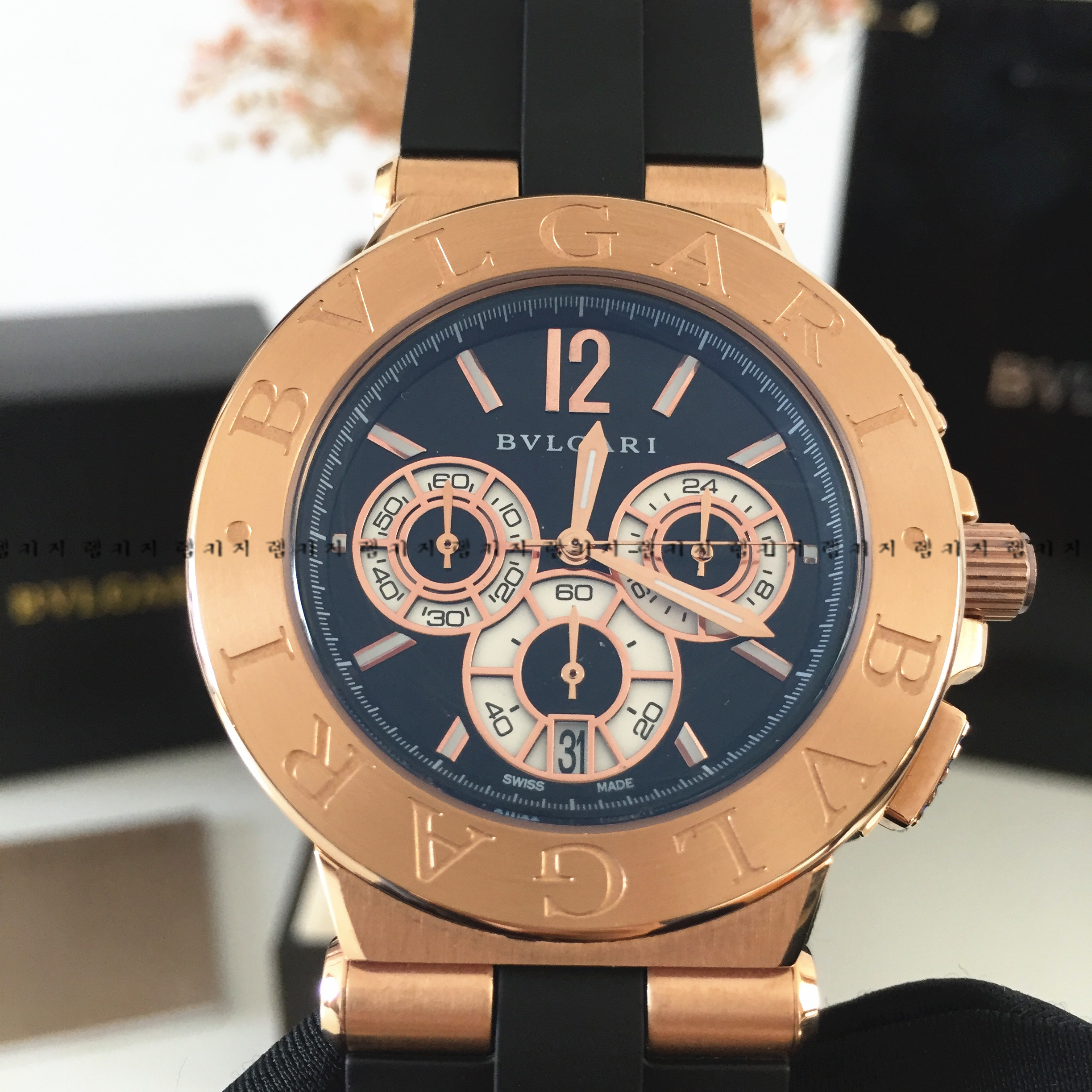 불가리 디아고노 금장 블랙다이얼 우레탄시계